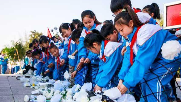 綠色清明寄哀思 文明新風(fēng)滿城春